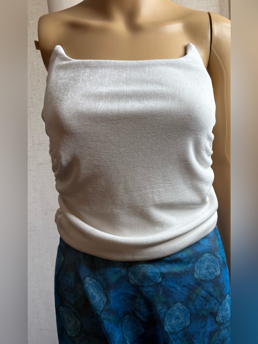 Remidoo white textured fine knit, ruched strapless tube top in ivory. Sz. L